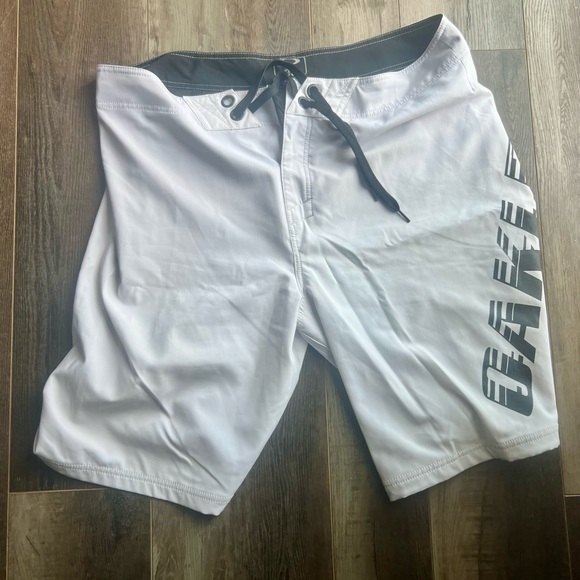 Oakley White Board Shorts - Picture 1 of 3
